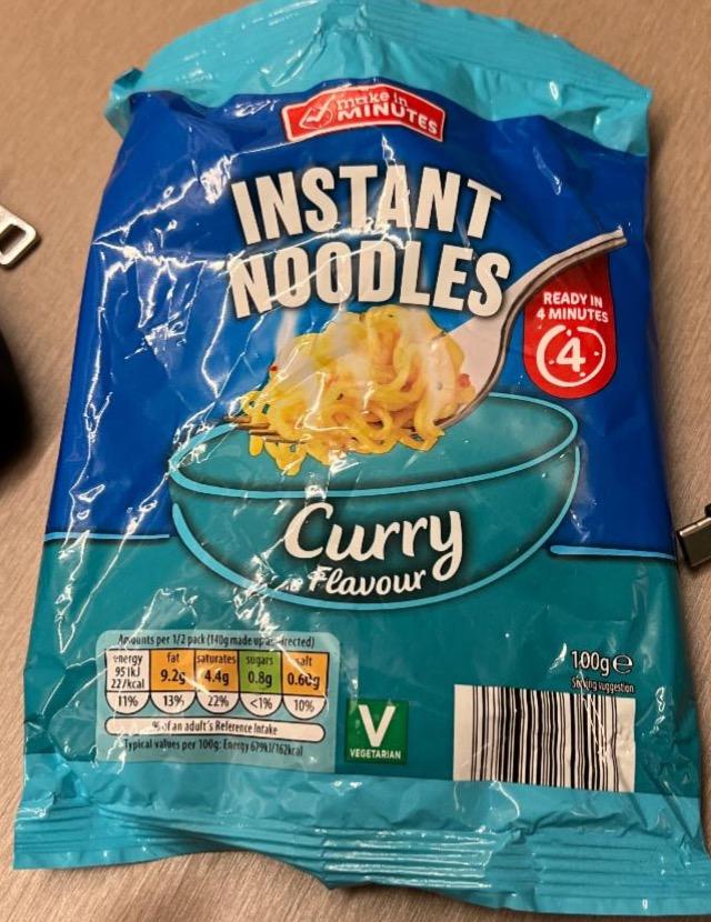 Fotografie - Instant noodles curry flavour Make in Minutes