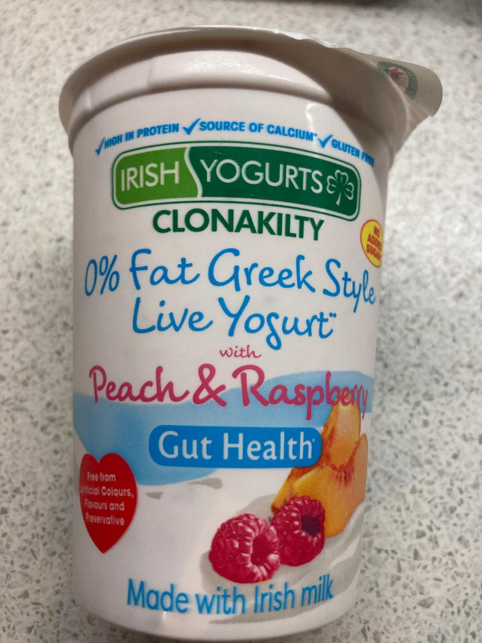 Fotografie - 0% fat greek style live yogurt with peach & raspberry Irish Yogurts Clonakilty