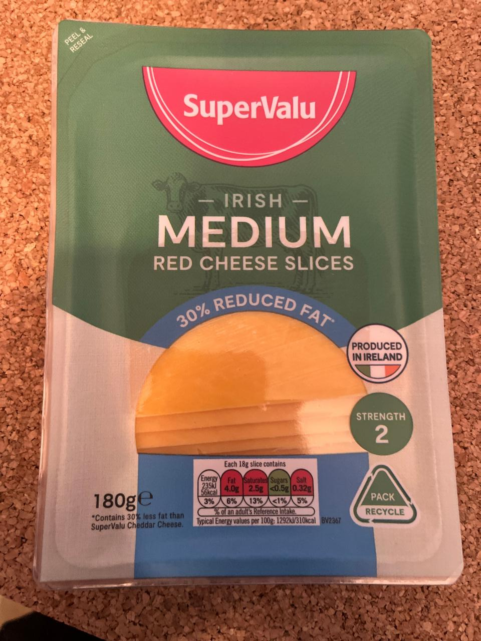 Fotografie - Irish medium red cheese slices 30% reduced fat SuperValu