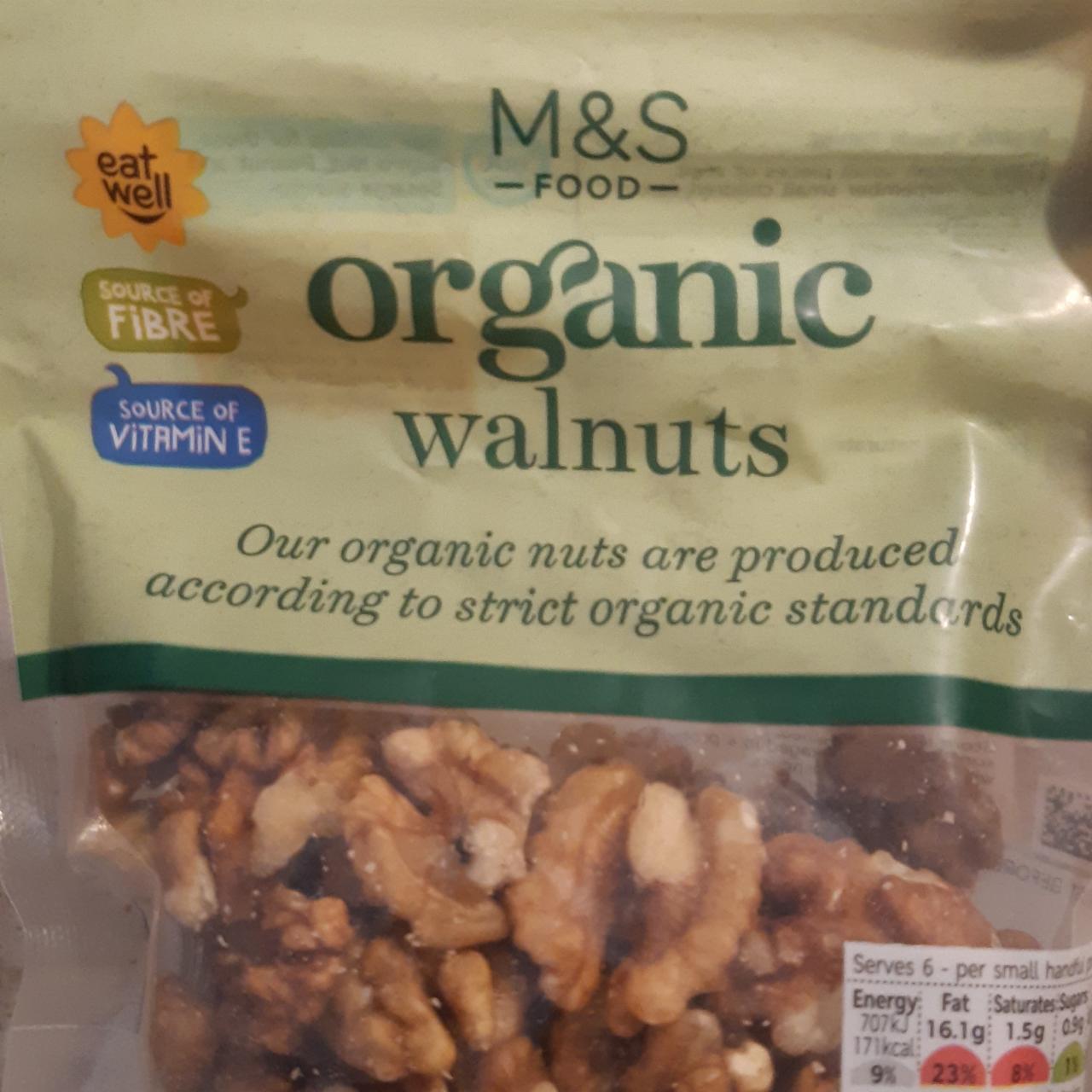 Fotografie - Organic walnuts M&S Food