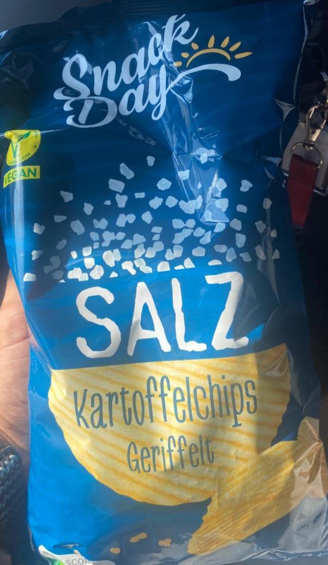 Fotografie - Kartoffelchips geriffelt salz Snack Day