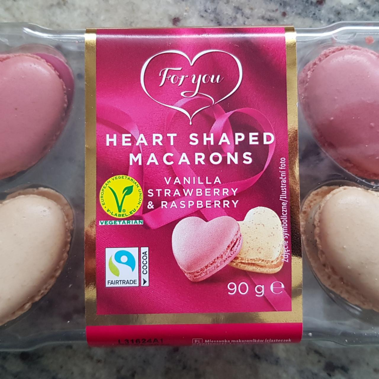 Fotografie - Heart shaped macarons vanilla, strawberry & raspberry For you
