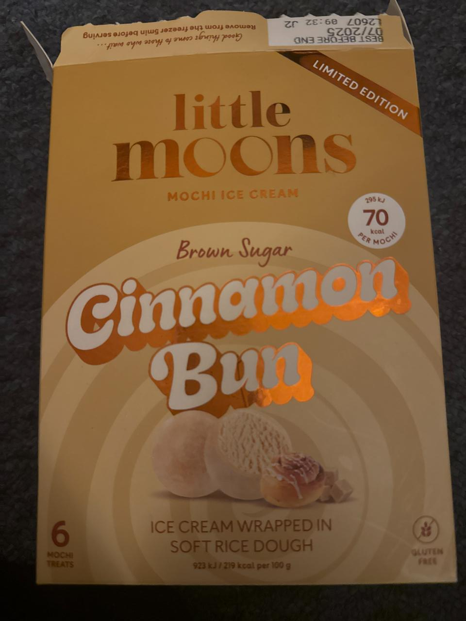 Fotografie - Mochi ice cream brown sugar cinnamon bun Little Moons