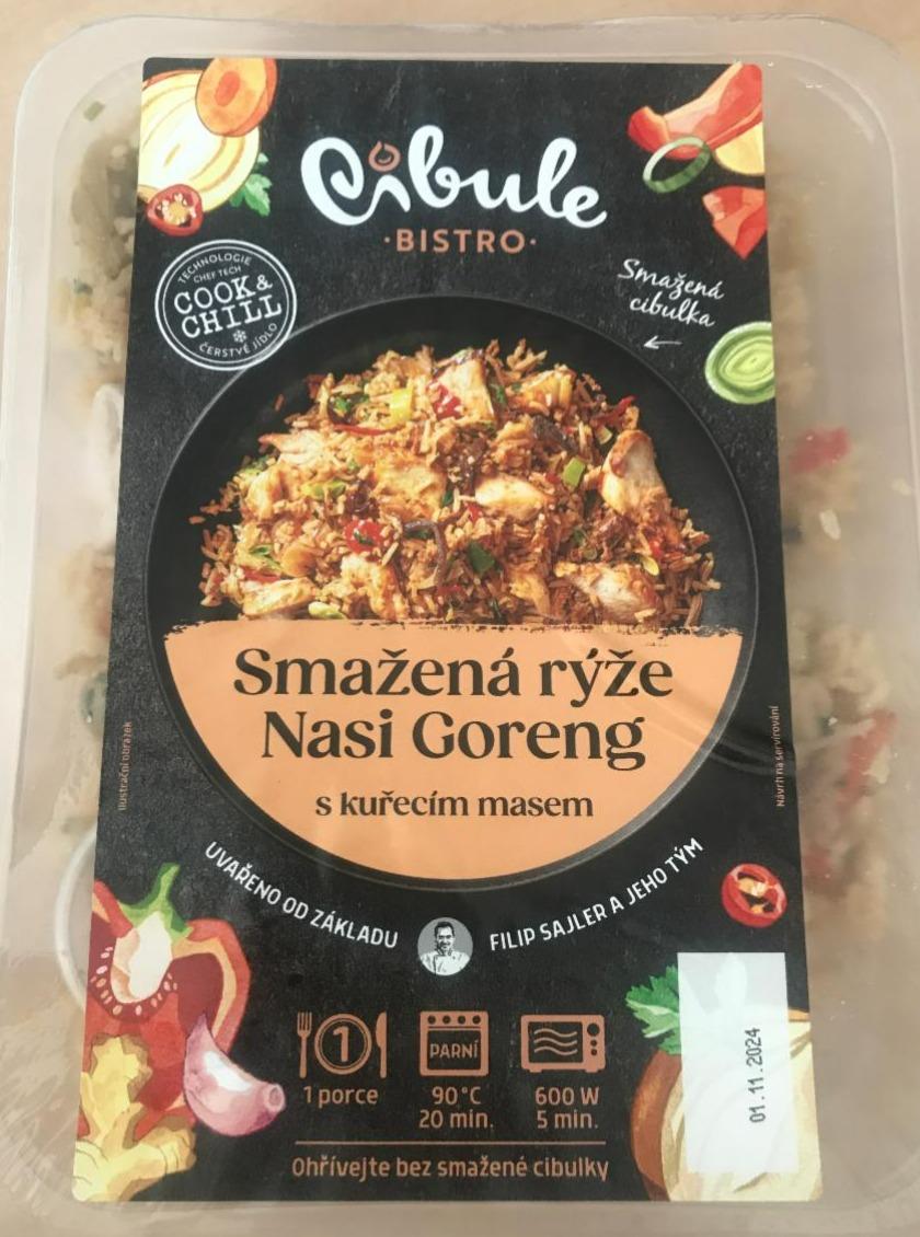 Fotografie - Smažená rýže nasi goreng s kuřecím masem Cibule Bistro