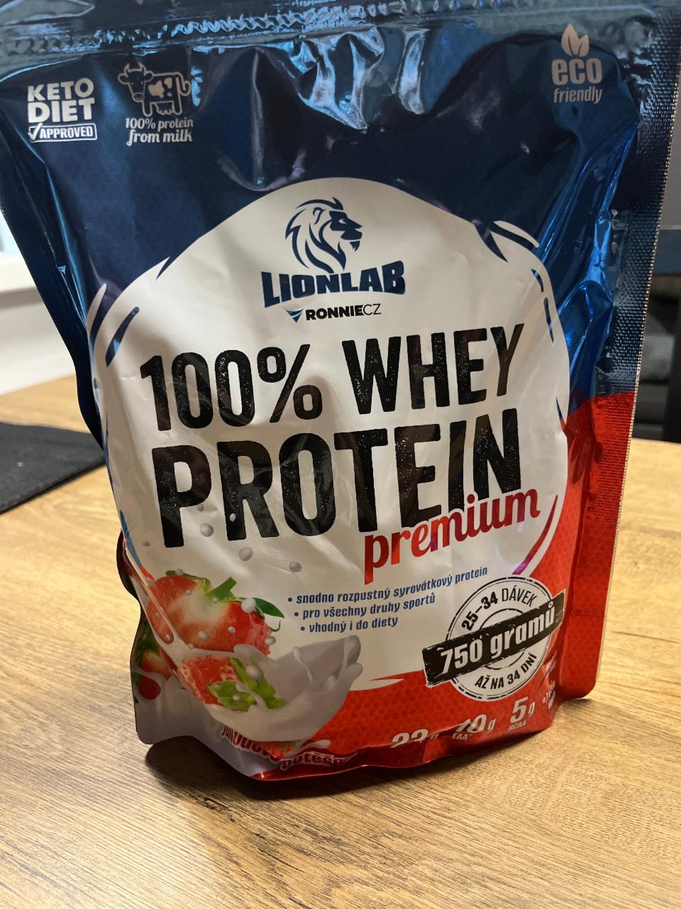 Fotografie - 100% whey protein premium jahodové potěšení Lionlab