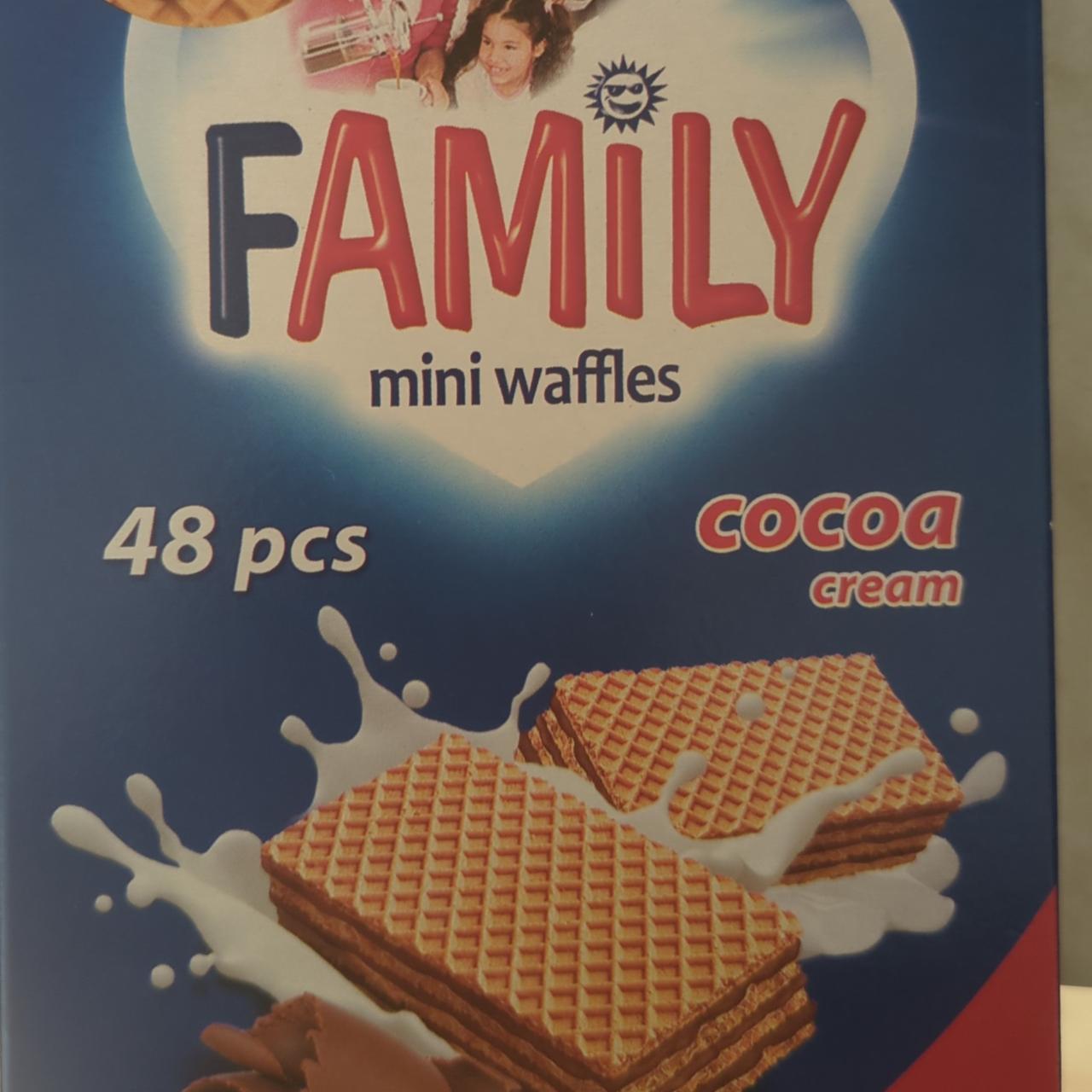 Fotografie - Family mini waffles cocoa cream Karmela