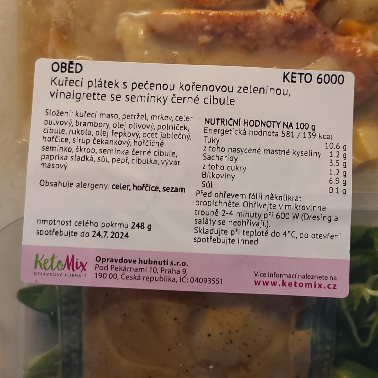 Fotografie - Kuřecí plátek s pečenou kořenovou zeleninou, vinaigrette se semínky černé cibulem KetoMix