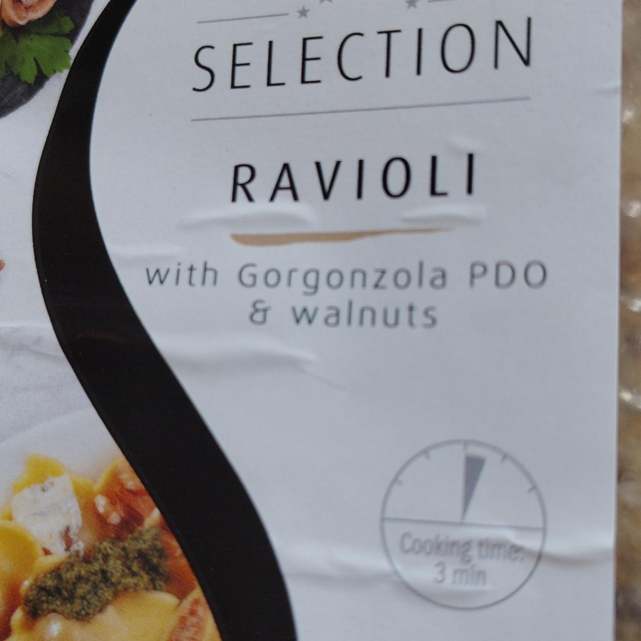 Fotografie - Ravioli with gorgonzola pdo & walnuts Selection