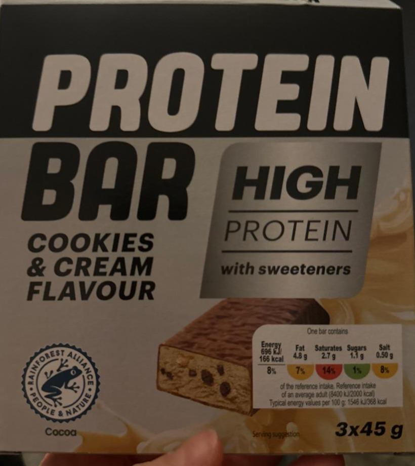 Fotografie - Protein bar cookies & cream flavoured crisps