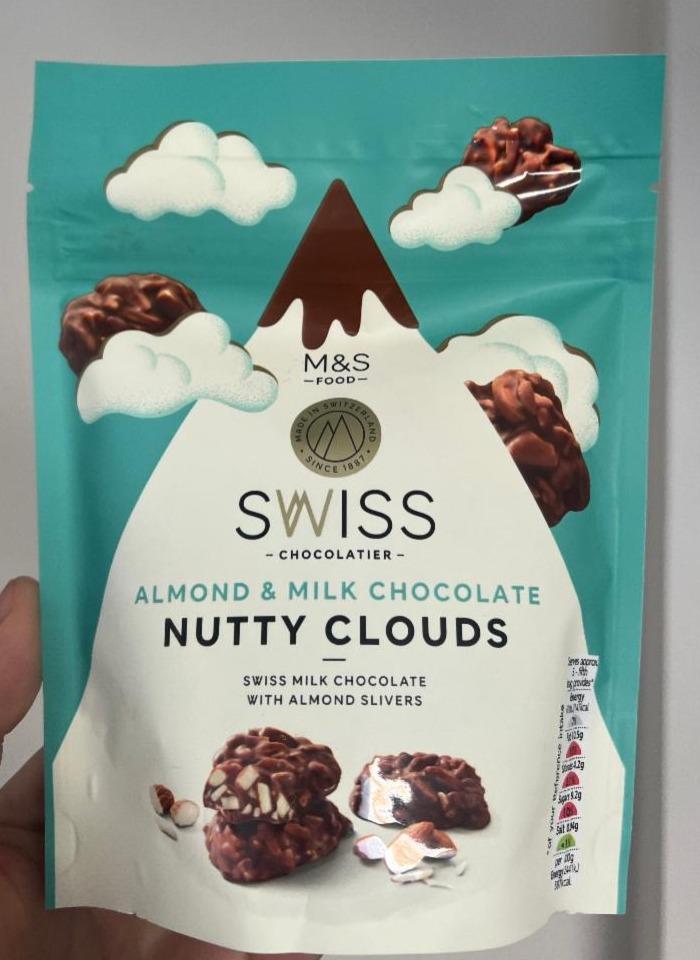 Fotografie - Swiss milk chocolate with almond slivers M&S Food