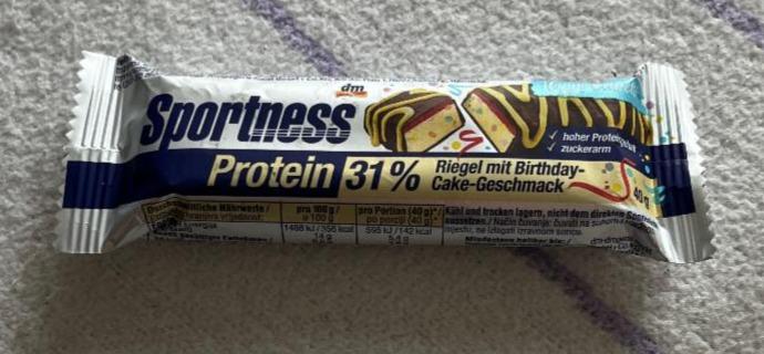 Fotografie - Protein 30% riegel mit birthday-cake-geschmack Sportness