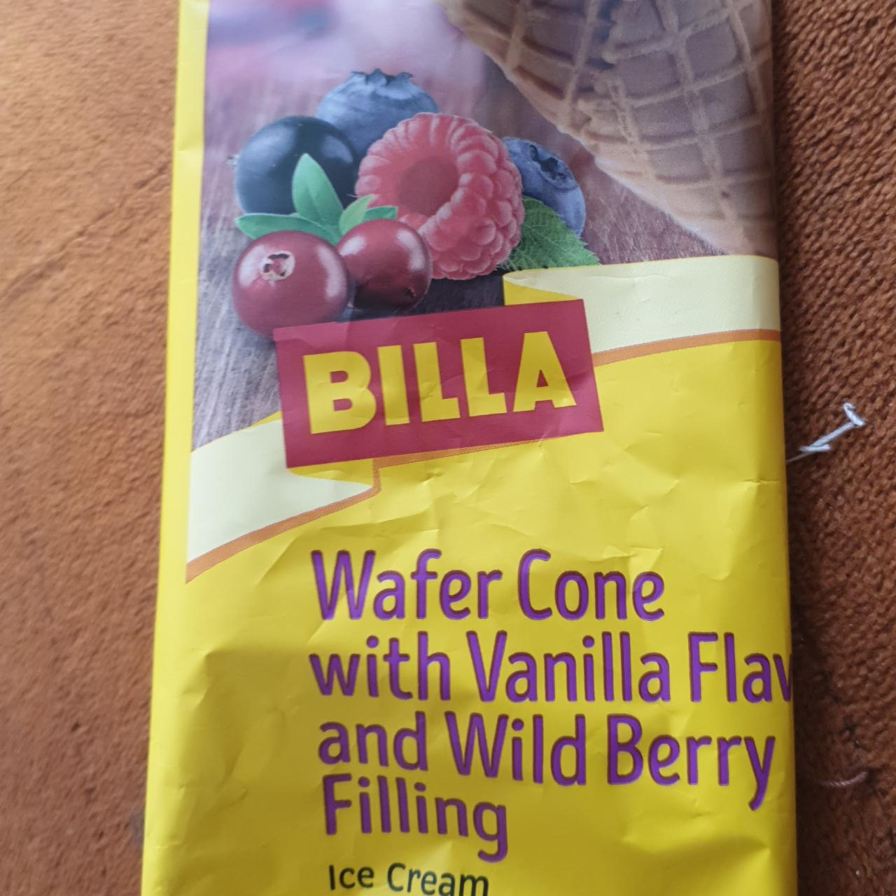 Fotografie - Wafer cone with vanilla flavour and wild berry filling Billa