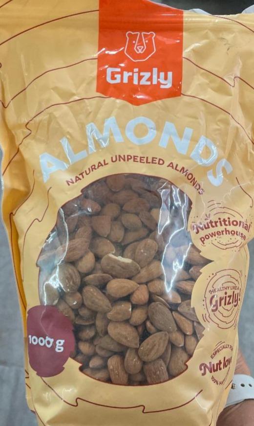 Fotografie - Almonds natural unpeeled almonds Grizly