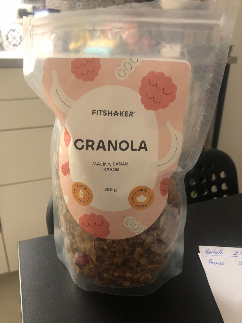 Fotografie - Granola maliny, banán, karob Fitshaker