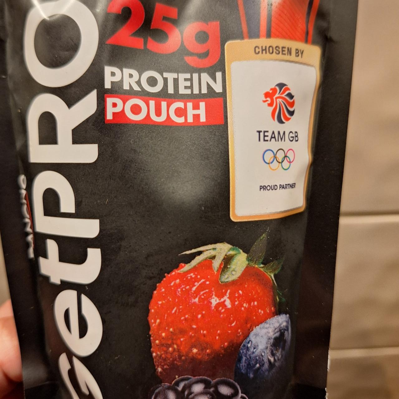 Fotografie - GetPro 25g protein pouch forest fruits Danone