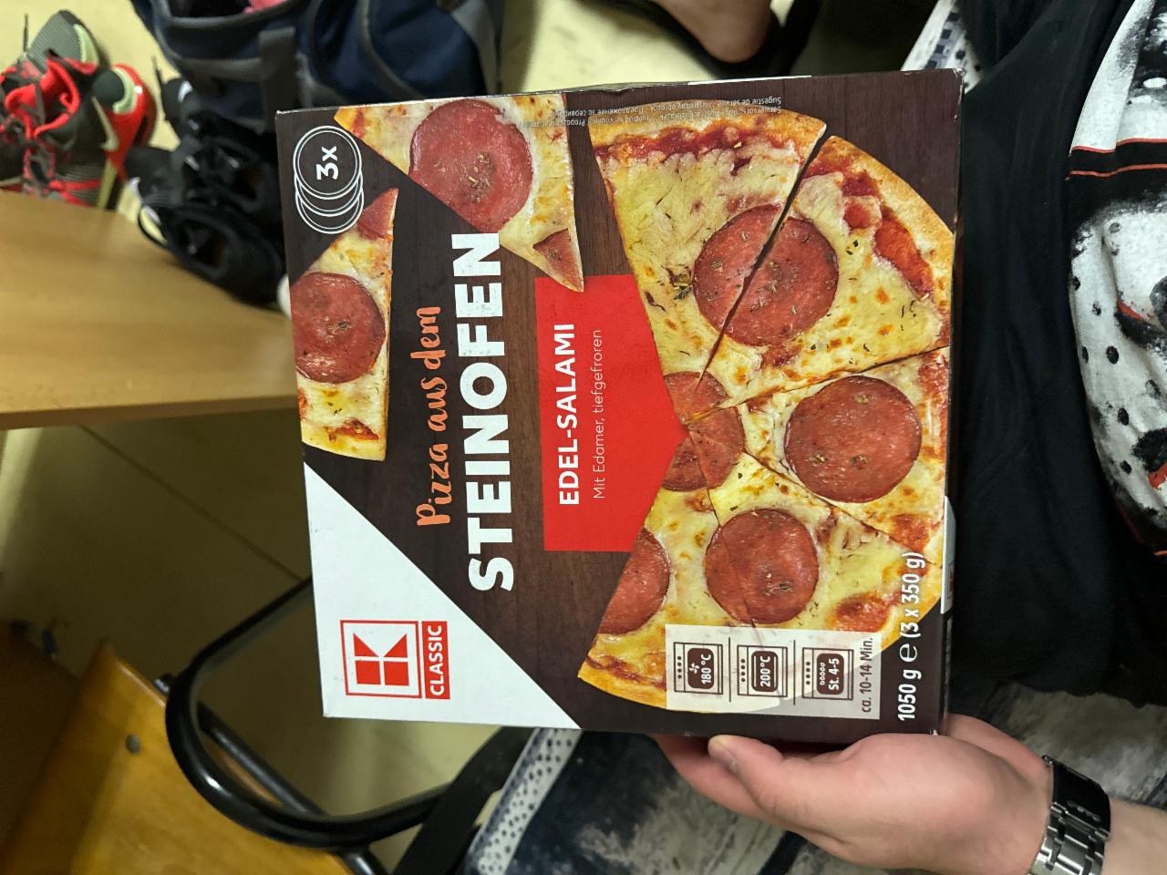 Fotografie - Pizza aus dem Steinofen Edel-Salami K-Classic