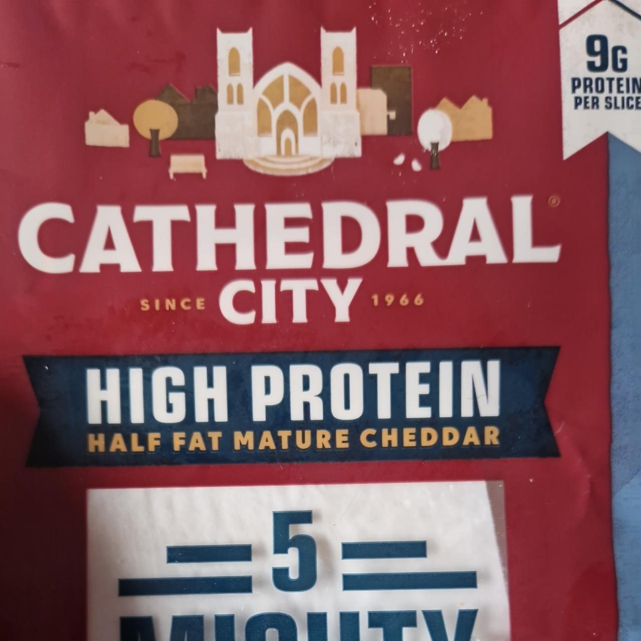 Fotografie - High protein half fat mature cheddar Cathedral city