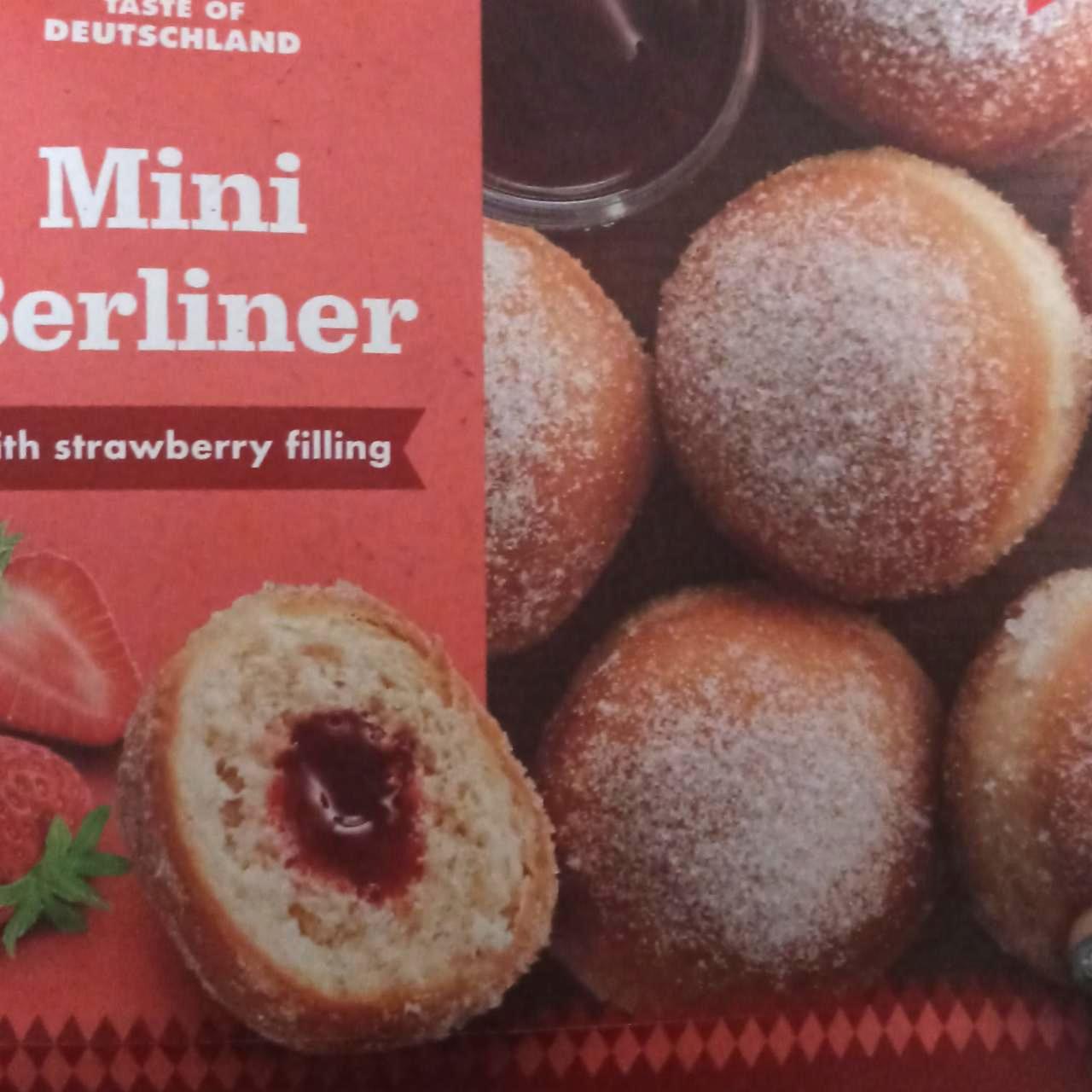 Fotografie - Mini berliner with strawberry filling Taste of Deutschland