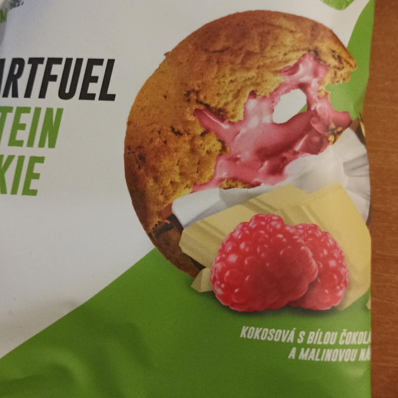 Fotografie - Cookies kokosová s bílou čokoládou a malinovou náplní SmartFuel