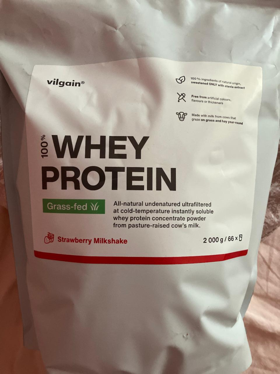 Fotografie - 100% whey protein grass-fed strawberry milkshake Vilgain