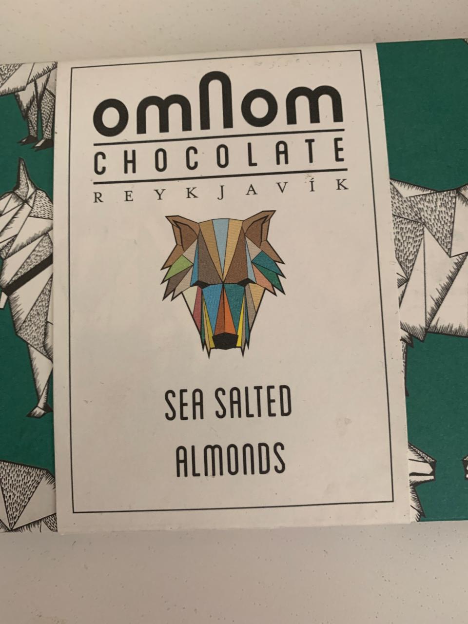 Fotografie - Sea salted almonds Omnom