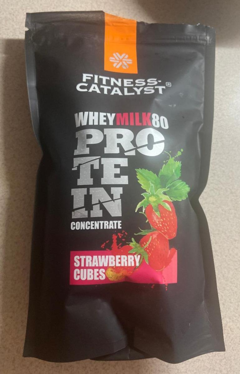 Fotografie - Wheymilk80 protein concentrate strawberry cubes Fitness Catalyst