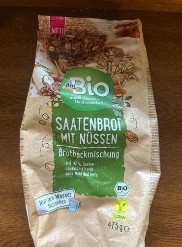 Fotografie - Saatenbrot mit nüssen brotbackmischung dmBio