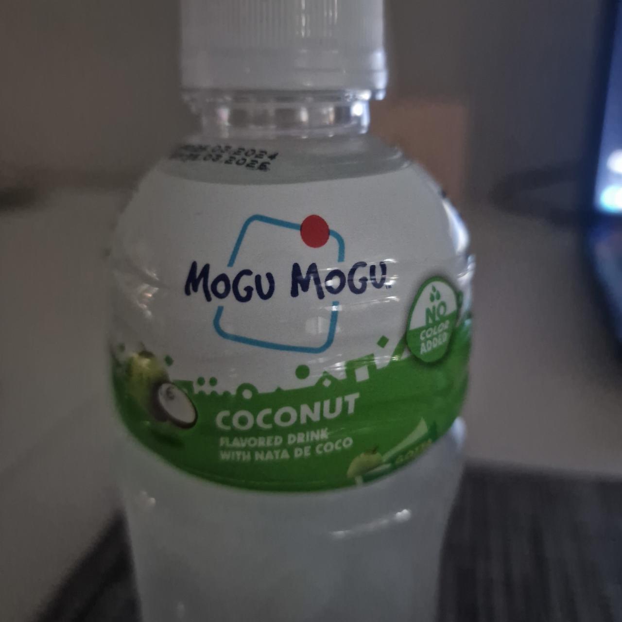 Fotografie - Coconut flavoured drink with Nata de Coco Mogu Mogu