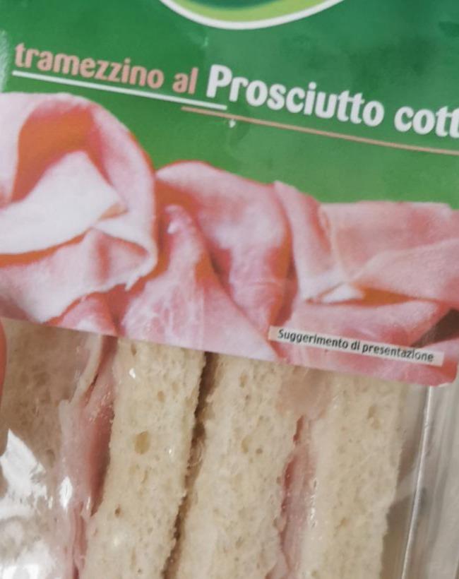 Fotografie - 2 tramezzini farciti con prosciutto cotto e maionese Vallepiù