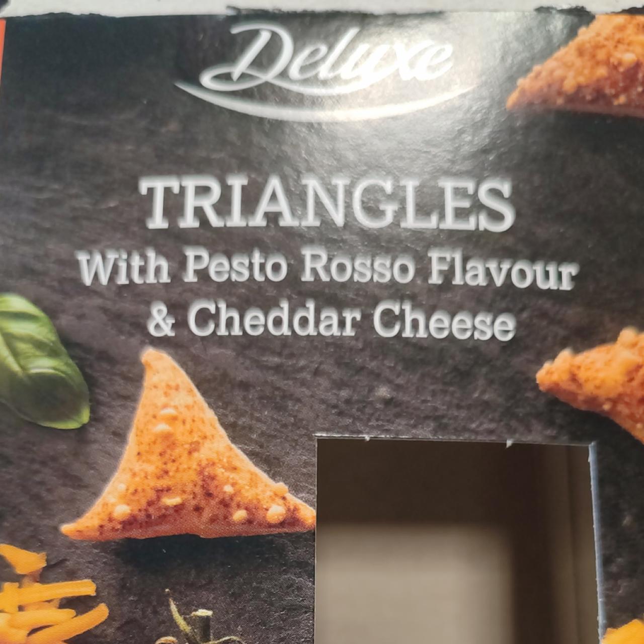 Fotografie - Triangles with pesto rosso flavour & cheddar cheese Deluxe