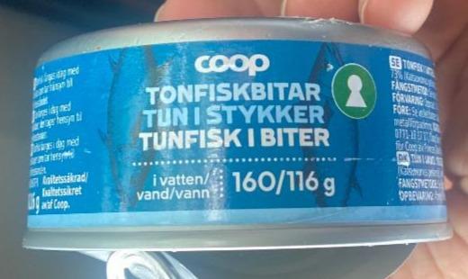 Fotografie - Tonfiskbitar i vatten Coop