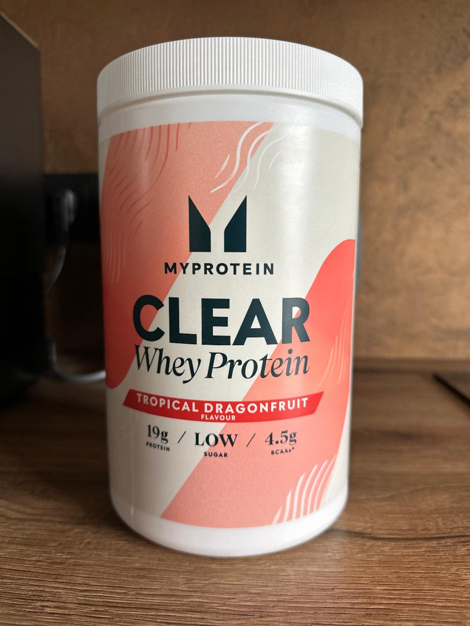 Fotografie - Clear whey isolate tropical dragonfruit flavour Myprotein