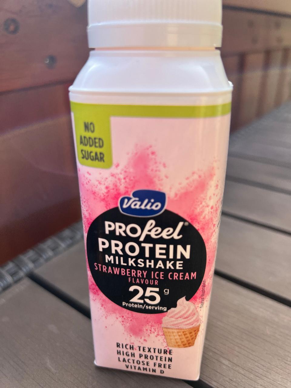 Fotografie - Profeel protein milkshake strawberry ice cream flavour Valio