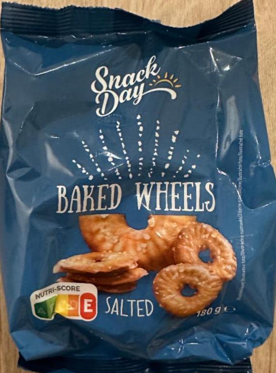 Fotografie - Baked wheels salted Snack Day