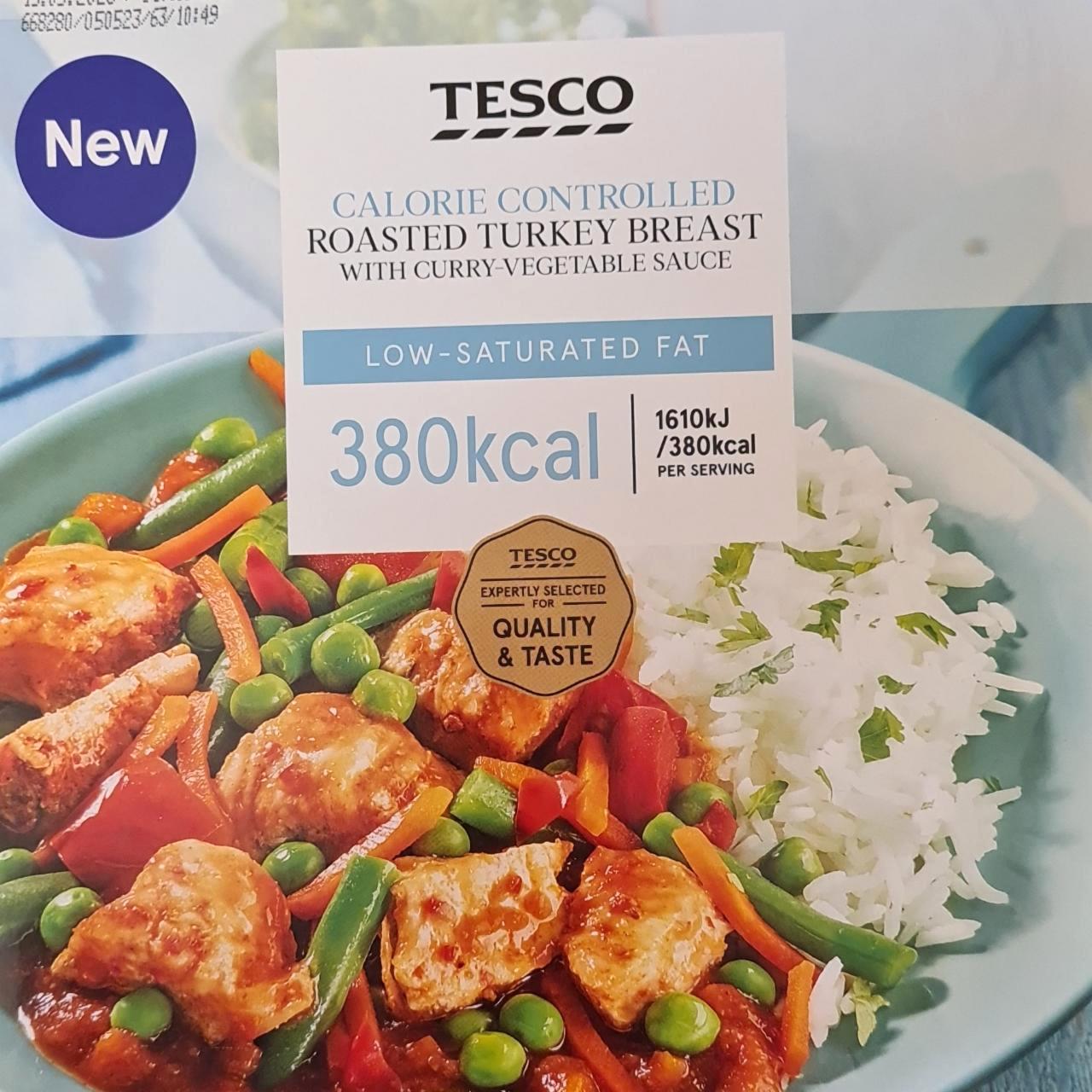 Fotografie - Calorie Controlled Roasted Turkey Breast with Curry Vegetable Sauce Tesco