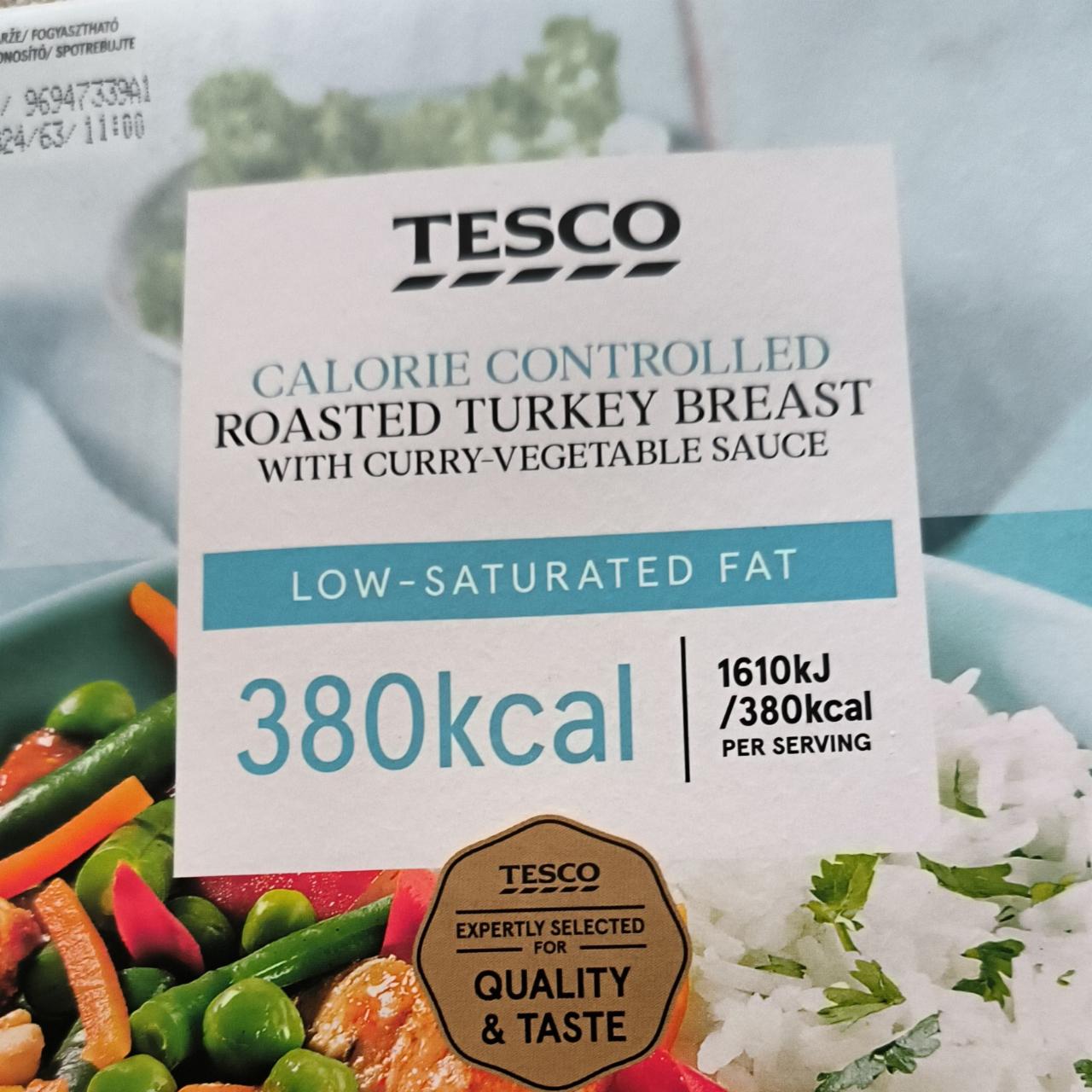 Fotografie - Calorie Controlled Roasted Turkey Breast with Curry Vegetable Sauce Tesco