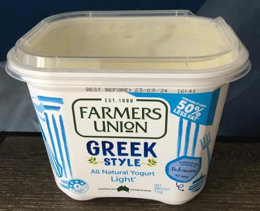 Fotografie - Greek style all natural yogurt light Farmers Union