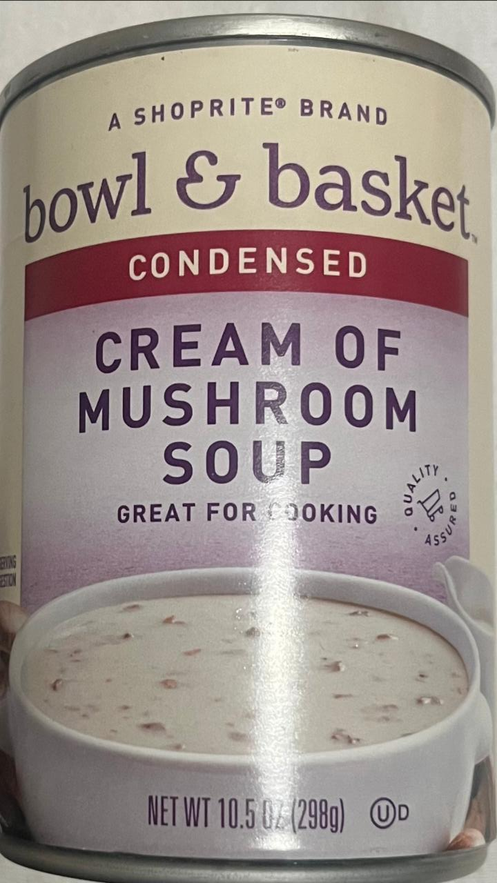 Fotografie - Cream of mushroom soup Bowl&Basket