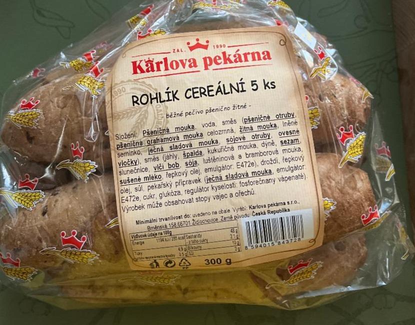 Fotografie - Rohlík cereální Karlova pekárna