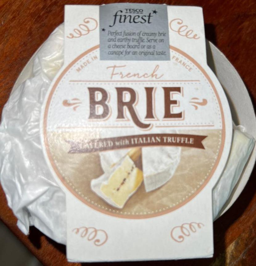 Fotografie - Brie layred with italian truffle Tesco finest