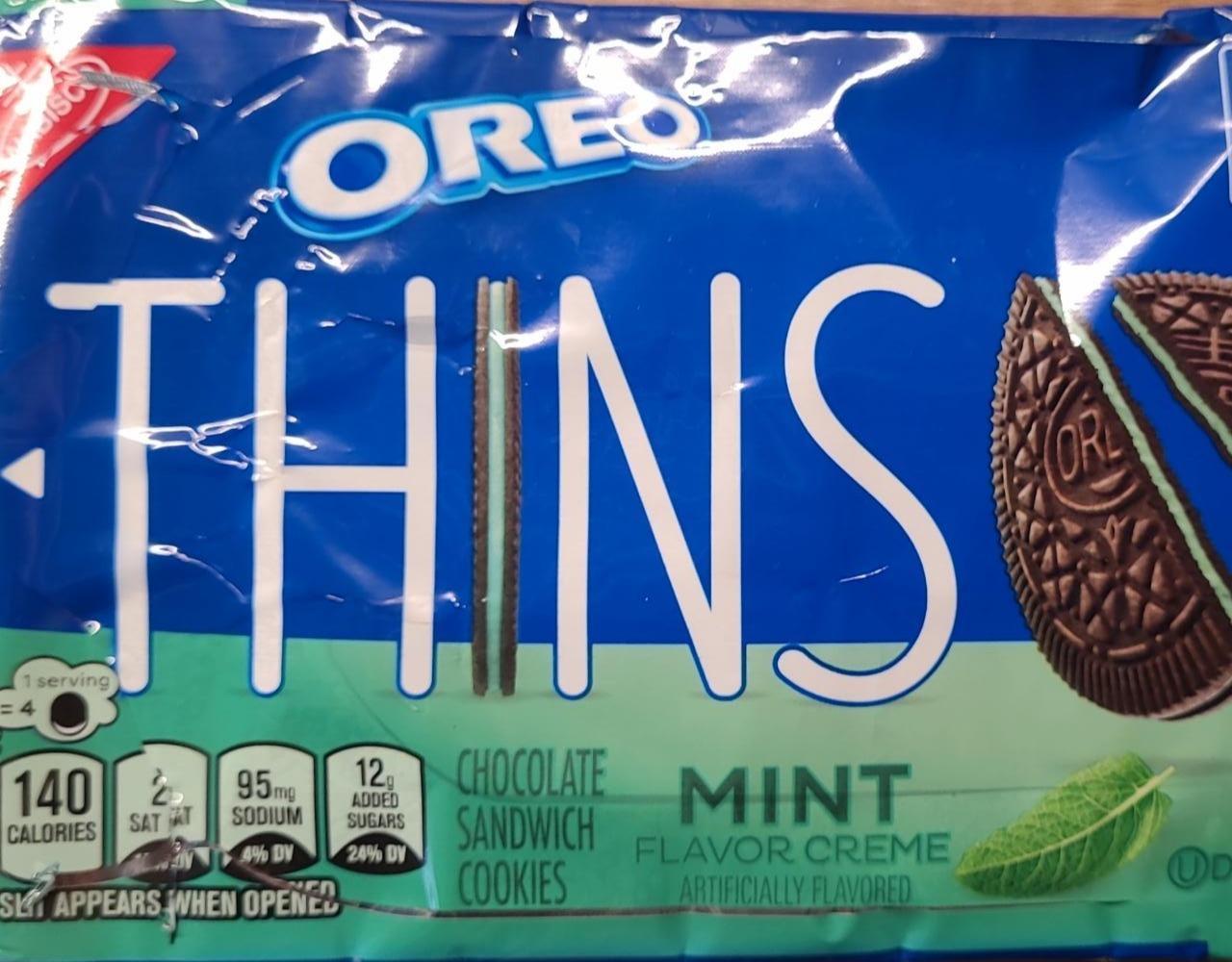 Fotografie - Thins chocolate sandwich cookies mint flavor creme Oreo