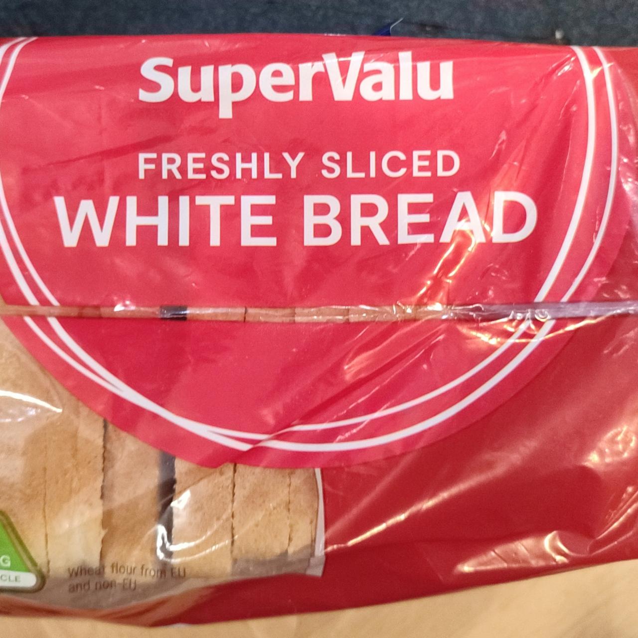 Fotografie - Freshly sliced white bread SuperValu