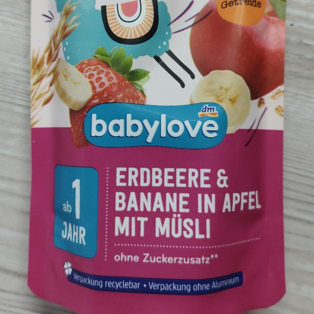 Fotografie - Bio erdbeere & banane in apfel mit müsli Babylove