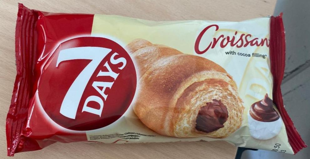 Fotografie - Croissant with cocoa filling 7days