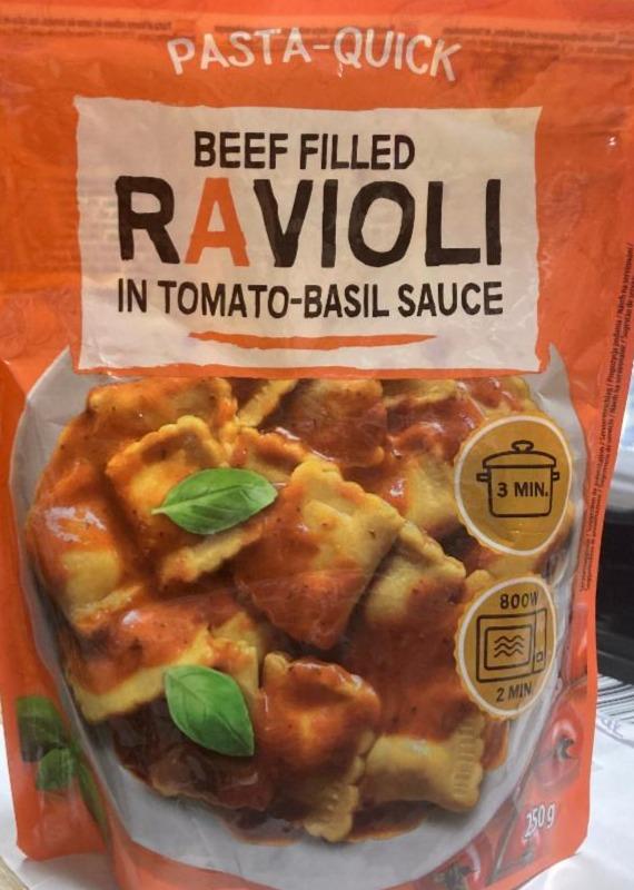 Fotografie - Beef filled ravioli in tomato-basil sauce Pasta-quick