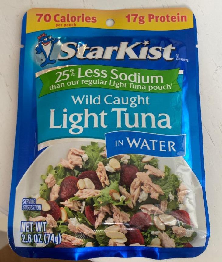 Fotografie - Wild caught light tuna in water StarKist