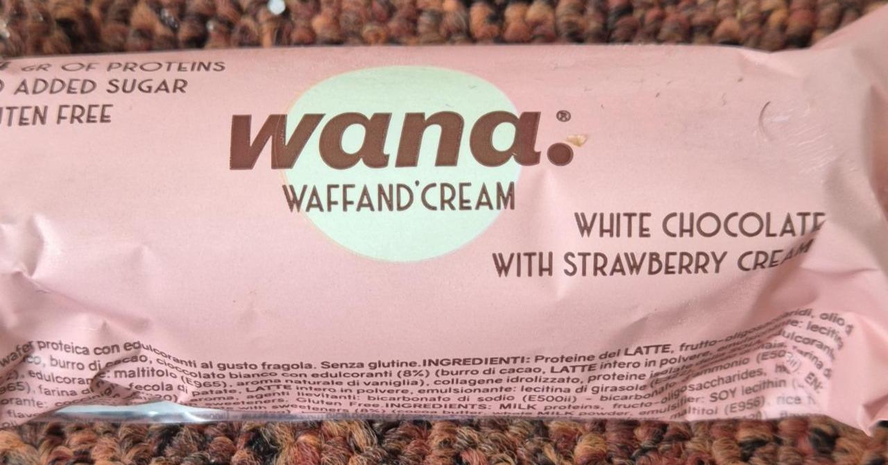 Fotografie - Waffand'cream white chocolate with strawberry cream Wana