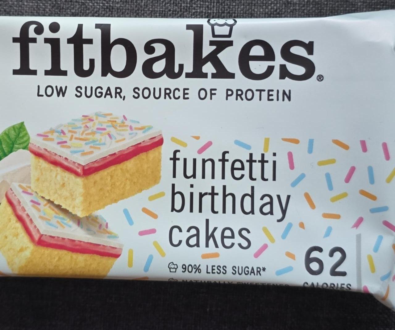 Fotografie - Funfetti birthday cakes Fitbakes