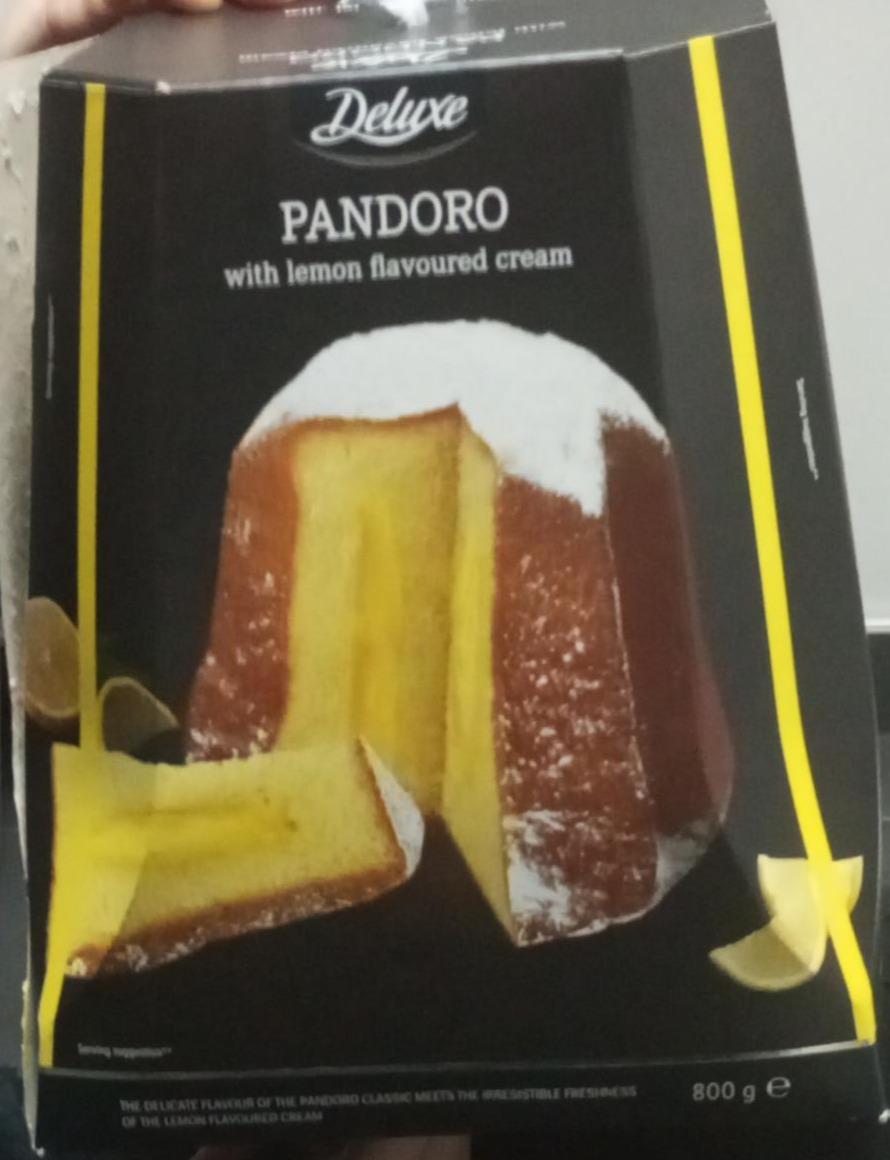 Fotografie - Pandoro with lemon flavoured cream Deluxe