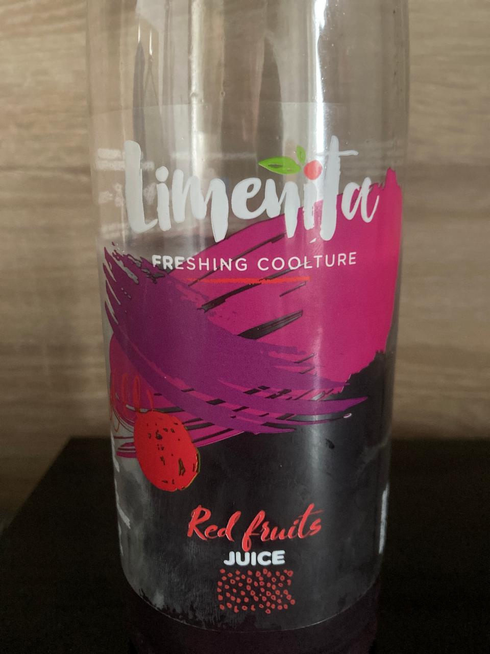 Fotografie - Freshing coolture red fruits juice Limenita